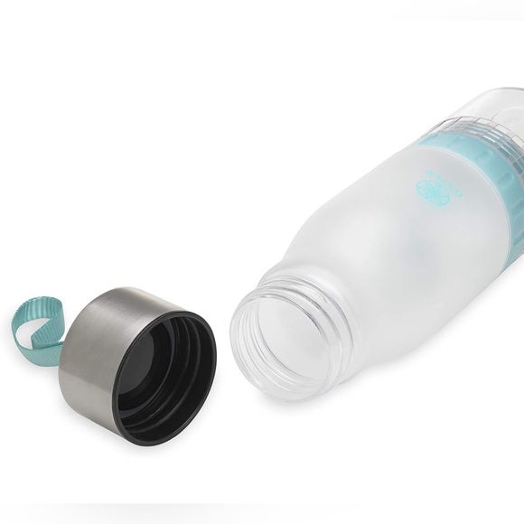 Gaiam *NWT* 22 Ounce Fruit Infuser Water Bottle, BPA Free Non-Toxic, Green Strap - Picture 3 of 14